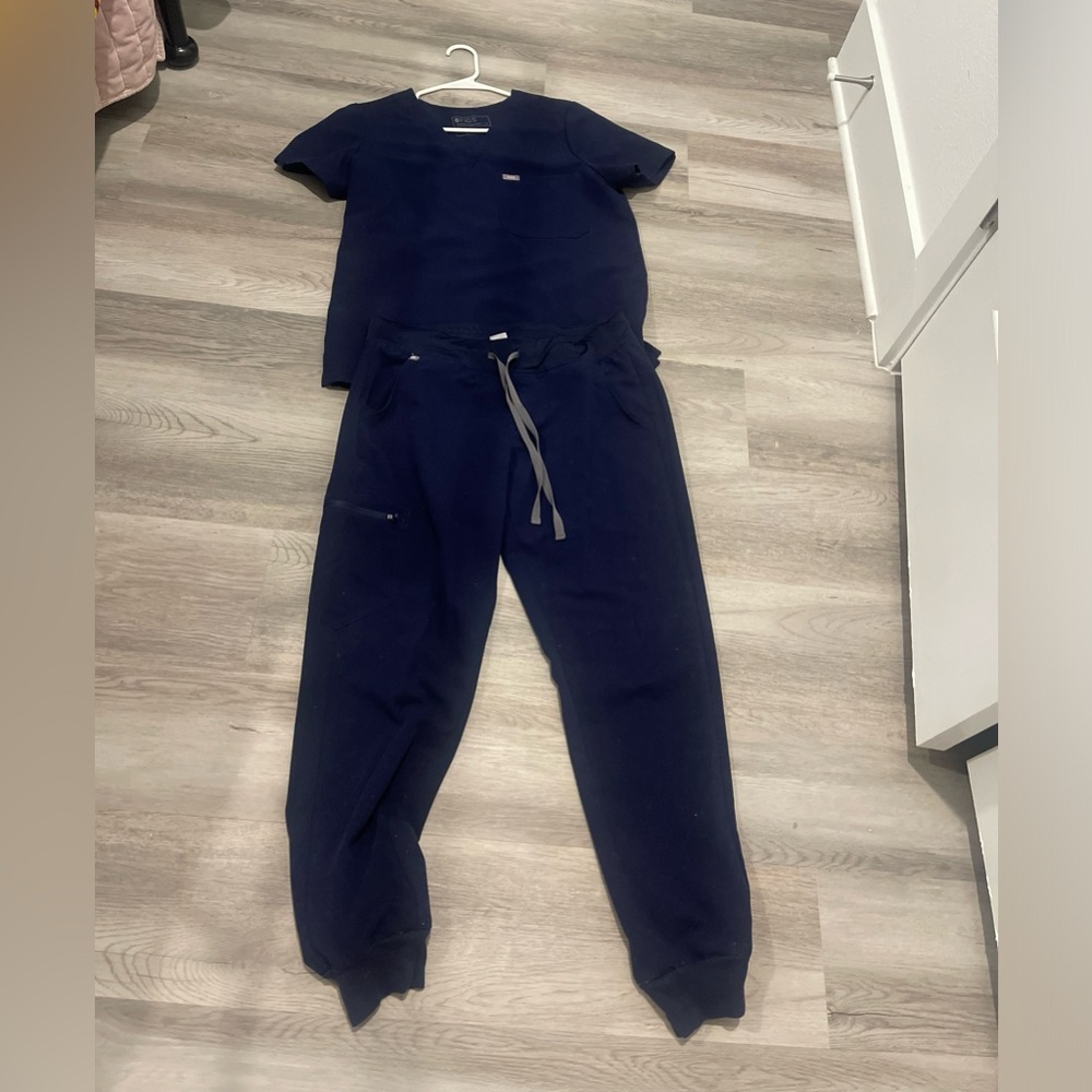FIGS Technical Collection Scrubs